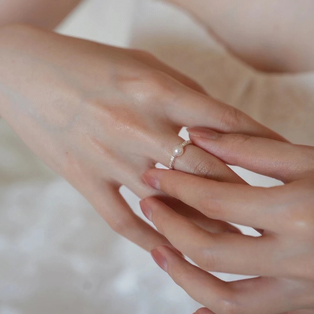 S925 Sterling Silver 'Rice Grain' & Freshwater Pearl Elastic Ring