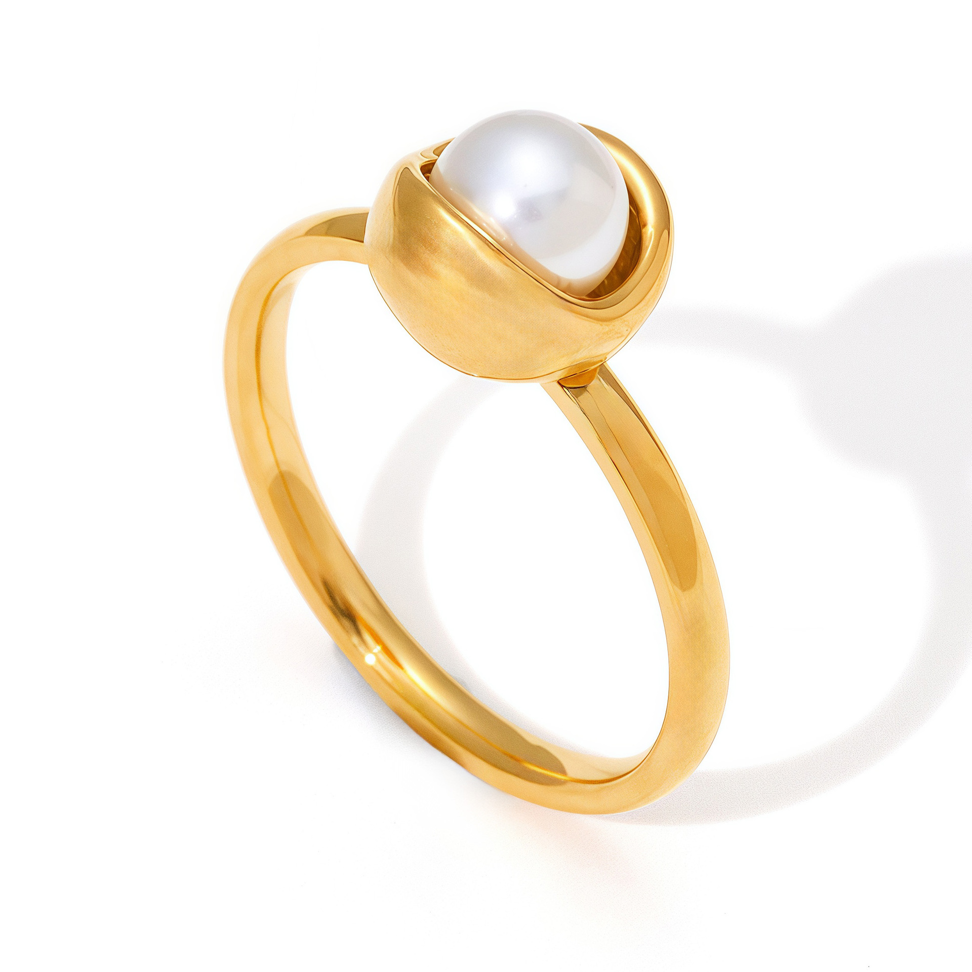 3D Pearl Eggshell Ring in Gold Tone