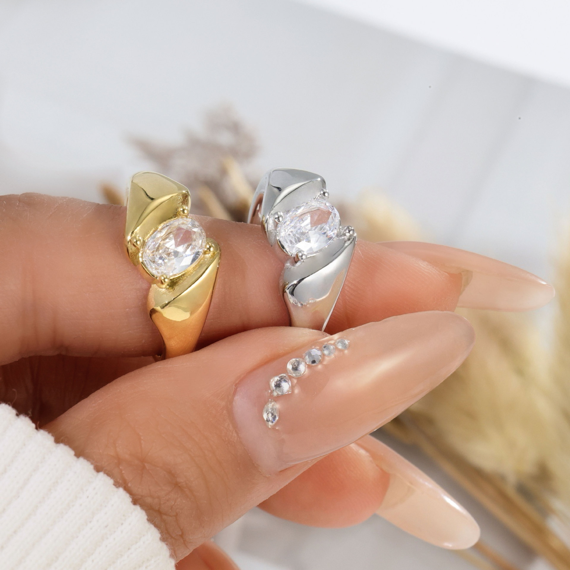 Minimalist Oval Zirconia Ring