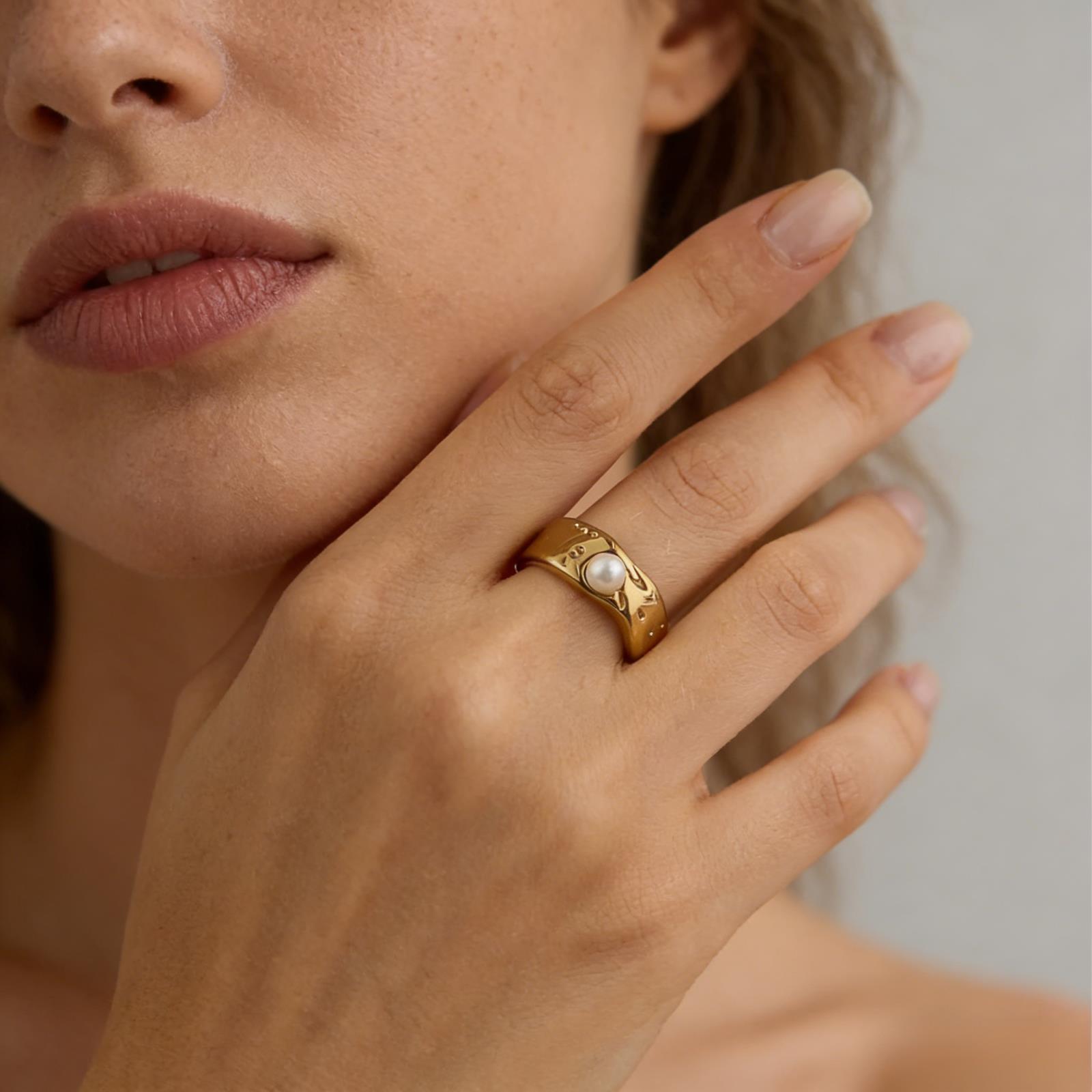 Trendy 18K Gold Plated Pearl Ring in Stainless Steel